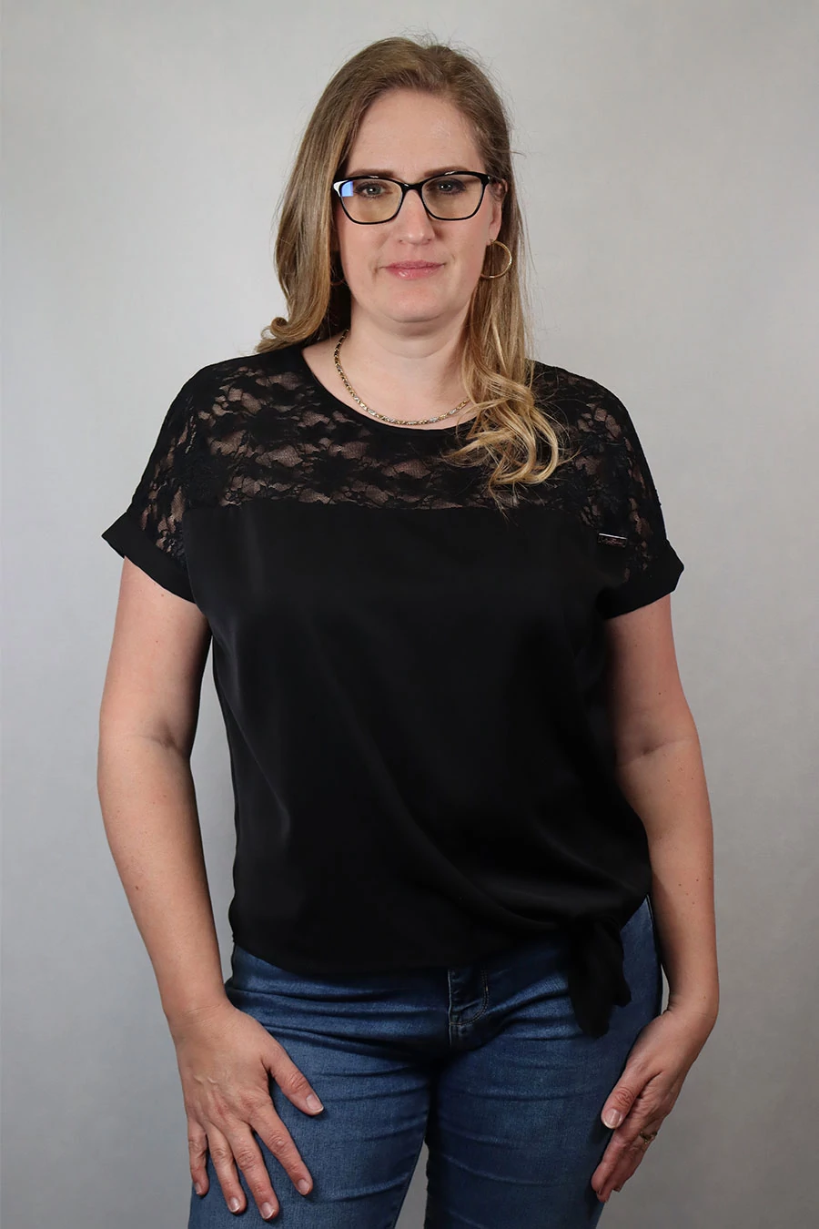 MYA csipke nyakú rövid ujjú felső fekete